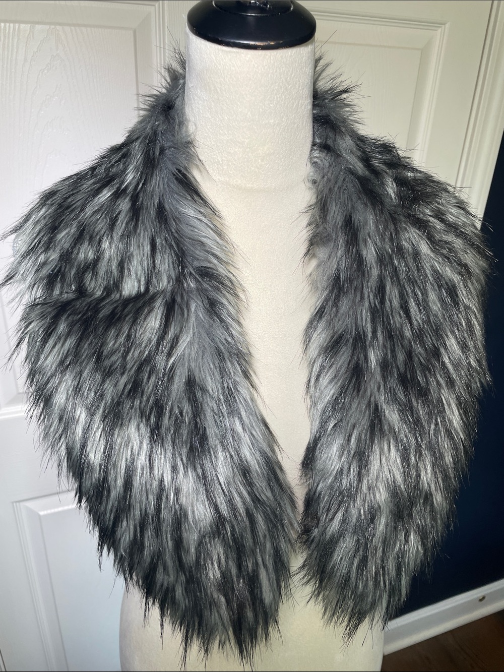 dennis basso Silver-Gray Faux Fur Collar Scarf